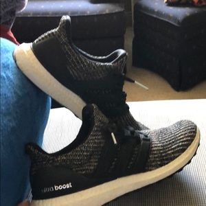 Size 9 black rainbow ultra boost 9.5/10 condition!